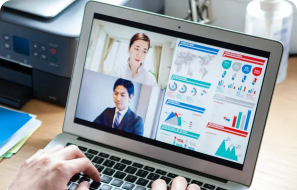 オンラインで研修を受けている様子