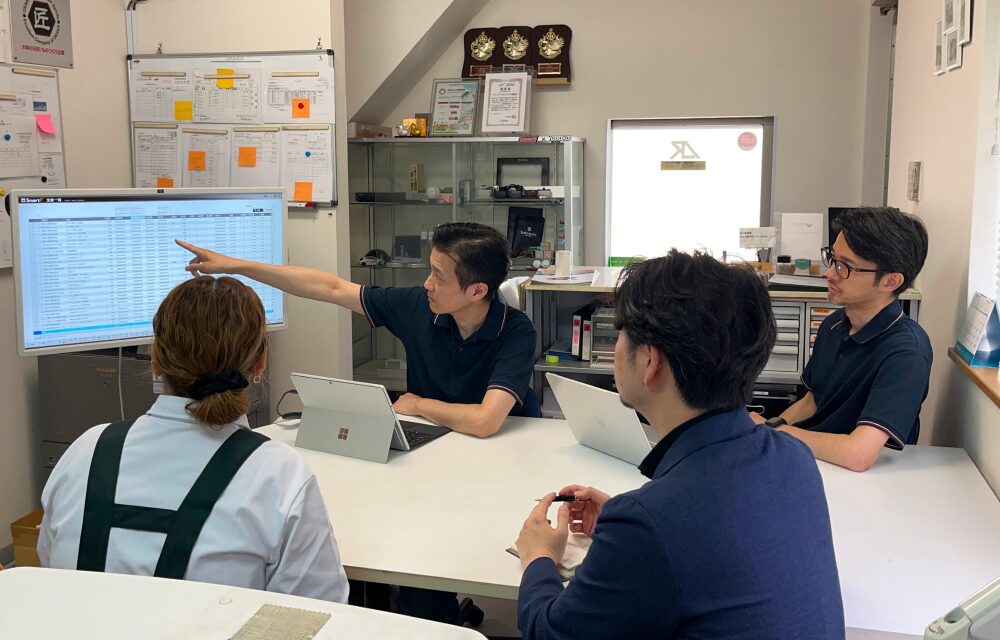エーアールファクトリー様 SmartFを活用した社内打合せ風景